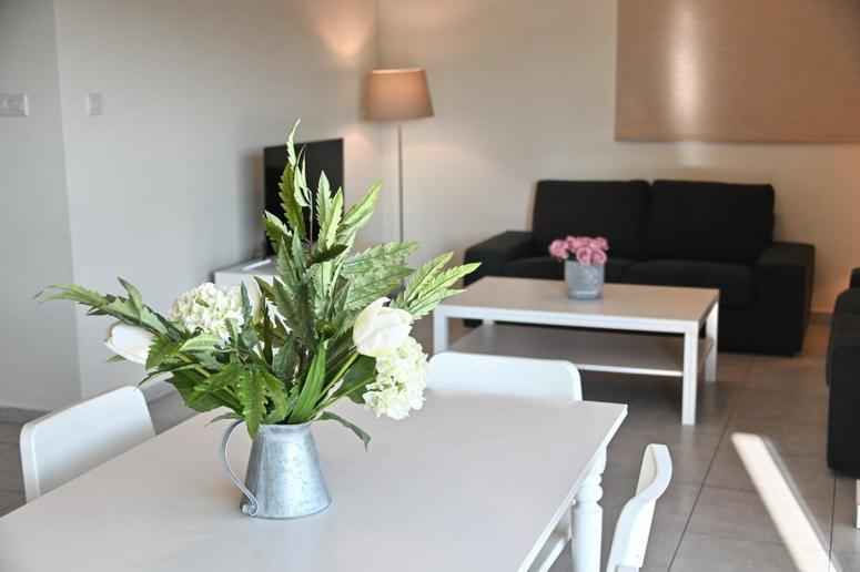 Edessis Beach House Limassol Bagian luar foto
